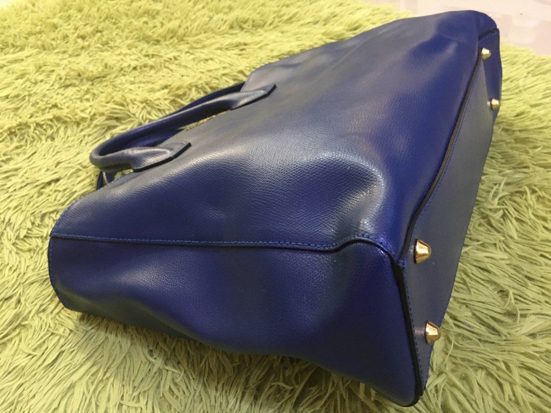 piumelli two way bag (Category: Luxury Bags & Wallets) located in Mexico. Submitted by needtoletgo87 (Listing ID 1377128369, Image 3). Description: .