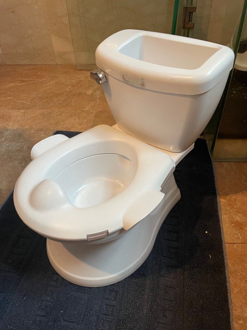 Potty Training Toilet Seat (Category: Toilet Training) located in Singapore. Submitted by kiarakarlotta (Listing ID 1377009503, Image 1). Description: .