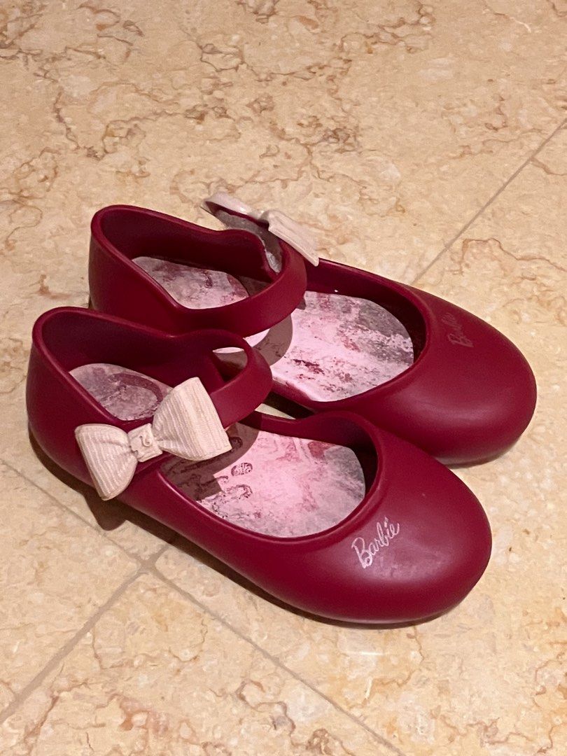 Preloved Branded Girls Shoes (Gap, Clarks,Skechers, Nike, Next, Zaqy, H&M) (Category: Babies & Kids Fashion) located in Singapore. Submitted by homeclearance712 (Listing ID 1377131187, Image 3). Description: Preloved Girls Shoes from reputable brands $12 each If getting more than 2, $10 each Self pick up In order of pics: #2: GAP Girls lace up sneakers - rose gold details - rose gold metallic threading on laces - size US 10 - used condition #3: Z