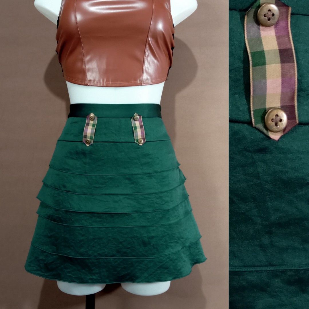 Preloved INGRID Silk/Satin Layered Skirt (Category: Skirts) located in Rizal. Submitted by vevedoll (Listing ID 1377157469, Image 1). Description: --- brand : INGRID fits : 28.5 to 29 waistline length : 16 inches fabric: silk/satin semi-thick fabric non stretchable side zipper w/ lining good as new no flaws EUC (excellent used condition) top not included --- STAY TUNE for more preloved clothes !!! Almost EVERYDAY, may bago akong upload : ) ---.