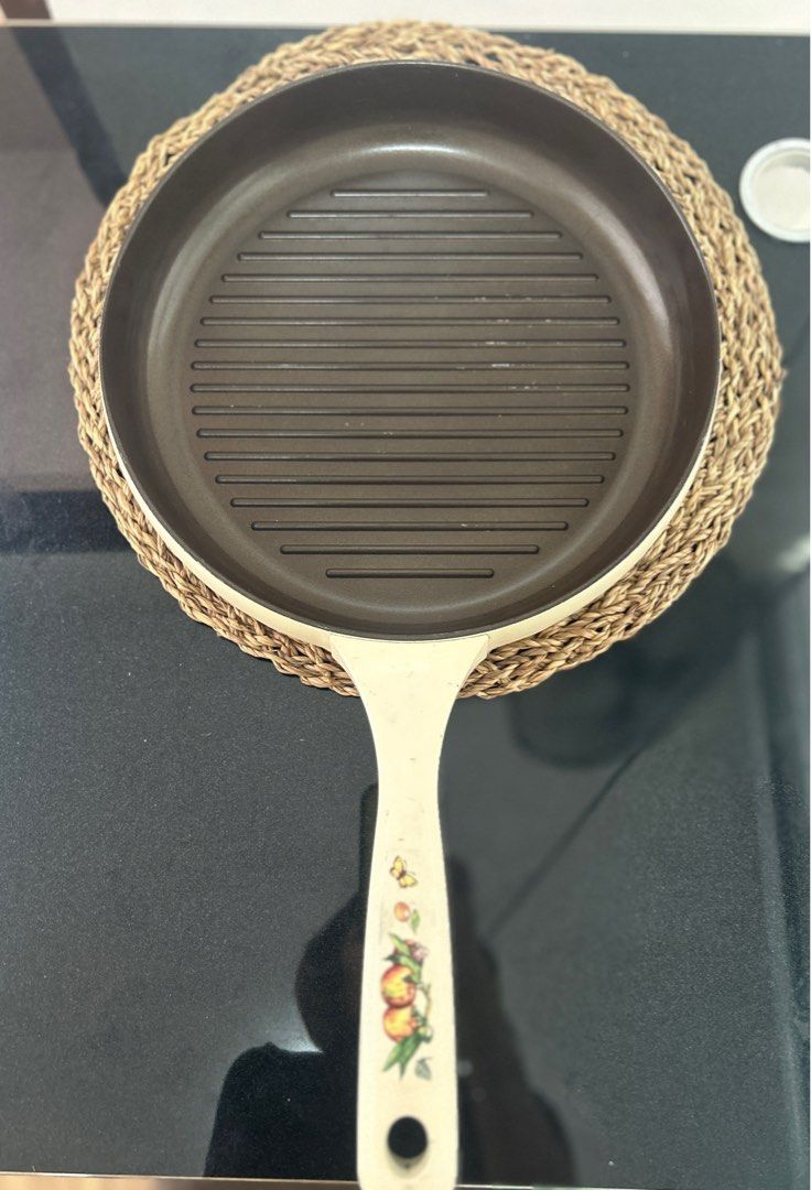 GRILL PAN Non stick (Category: Cookware & Accessories) located in Bocaue. Submitted by mommywins (Listing ID 1377093423, Image 3). Description: 💝 PRELOVED NONSTICK GRILL PAN 💝 🏷️ Brand: ICC HOME 🌍 Made in Italy 📐 Size: 11.5" x 2.25" 🍳 Used a few times only 🔍 May konting signs of usage ❗ Wala na ang original box at takip ✨ Nonstick surface — makinis pa at ready to use! 📦 Decluttering kitchen items — kaya letting this go. 💰 Selling for onl