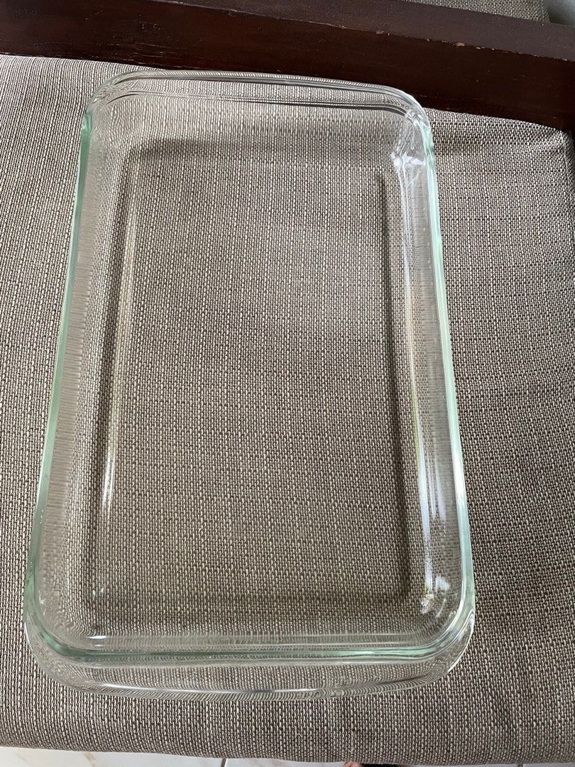 PYREX Baking Dish 234 Clear Glass (Category: Bakeware) located in Pasig City. Submitted by khaleisi (Listing ID 1377190617, Image 1). Description: Rectangular 38x25x4 cm Clear Glass.
