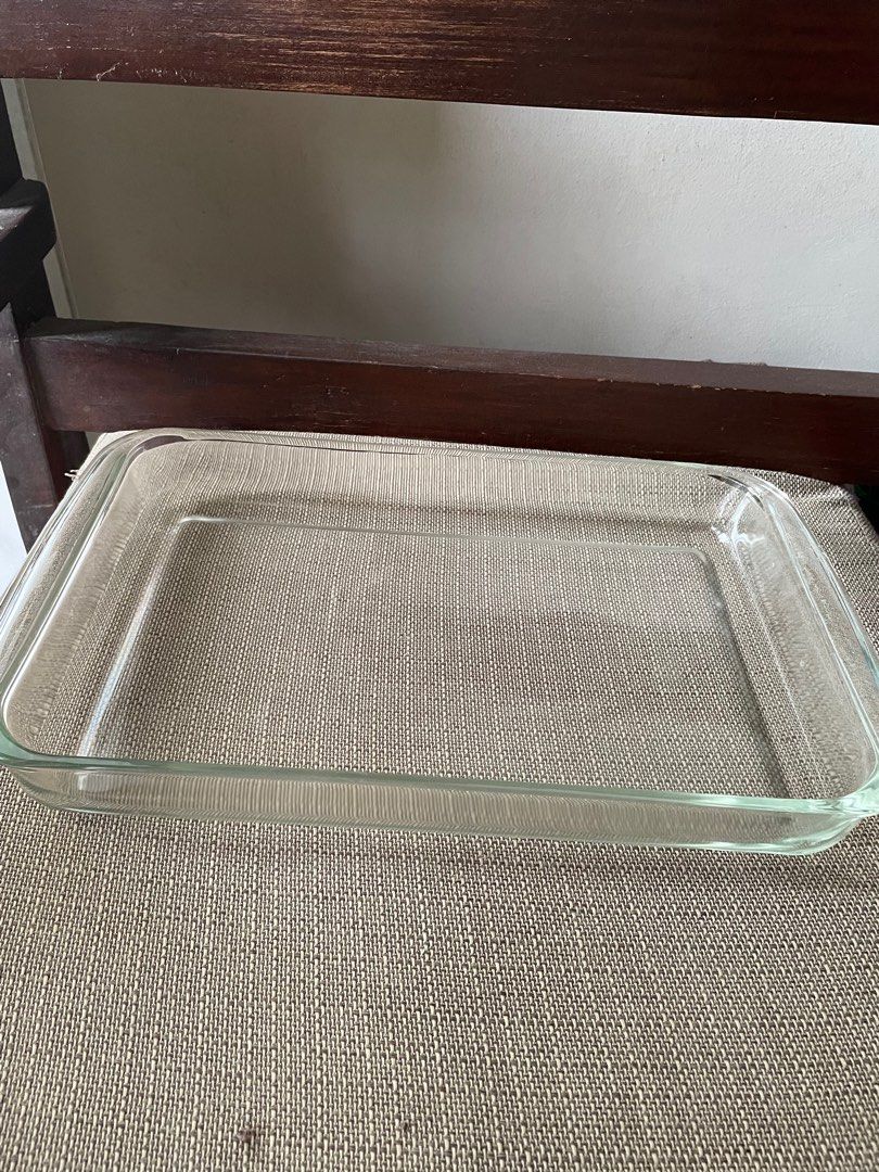 PYREX Baking Dish 234 Clear Glass (Category: Bakeware) located in Pasig City. Submitted by khaleisi (Listing ID 1377190617, Image 2). Description: Rectangular 38x25x4 cm Clear Glass.