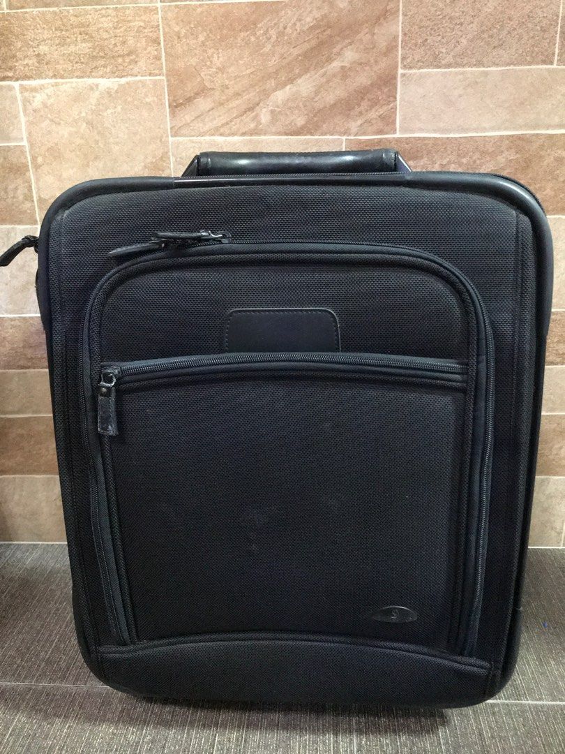 Samsonite vintage cabin luggage (Category: Luggage) located in Pura. Submitted by loveporter (Listing ID 1377091923, Image 1). Description: 15x19x8 inches Vguc Just add sf 😊.