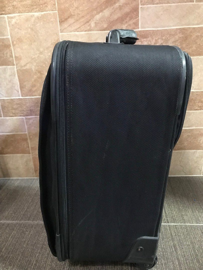 Samsonite vintage cabin luggage (Category: Luggage) located in Pura. Submitted by loveporter (Listing ID 1377091923, Image 3). Description: 15x19x8 inches Vguc Just add sf 😊.