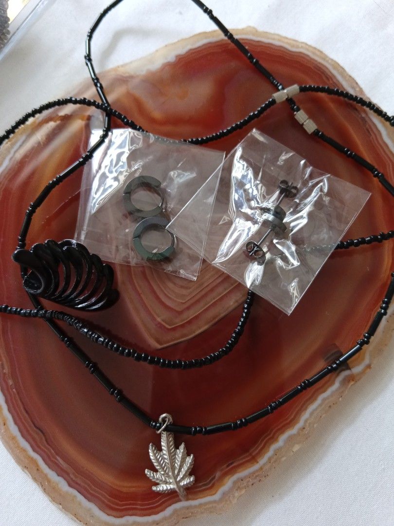 Set #6 ( 299 only ) Black accessories from Japan (Category: Rings) located in Manila. Submitted by harperoo (Listing ID 1377054817, Image 1). Description: .