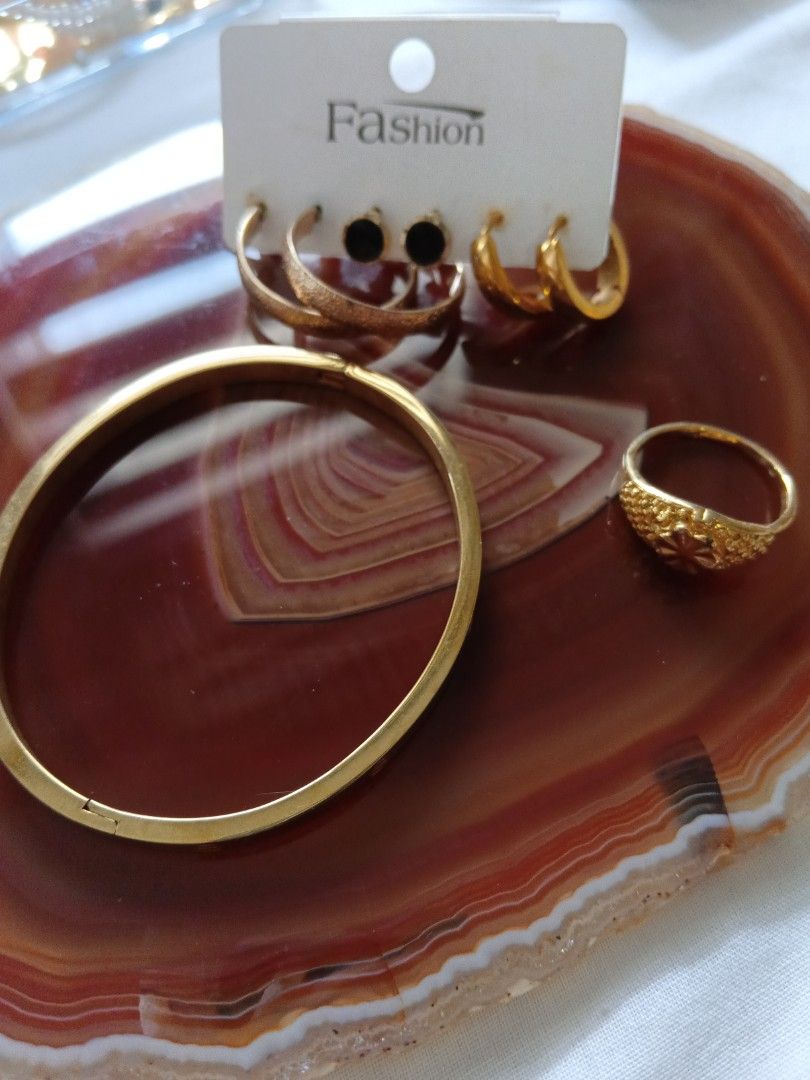 Set # 8 ( 299 only ) Fashion Accessories (Category: Earrings) located in Manila. Submitted by harperoo (Listing ID 1377060593, Image 2). Description: * Set of Fashion Accessories for 299 only! - Cartier inspired bangle , Fashion earrings & ring * AS IS * Buyer pays the shipping fee. * Accept Bank transfer, Gcash payment. * JNT / LBC Courier * Grab / Lalamove delivery * Buy 2 sets or more ( FREE SHIPPING).