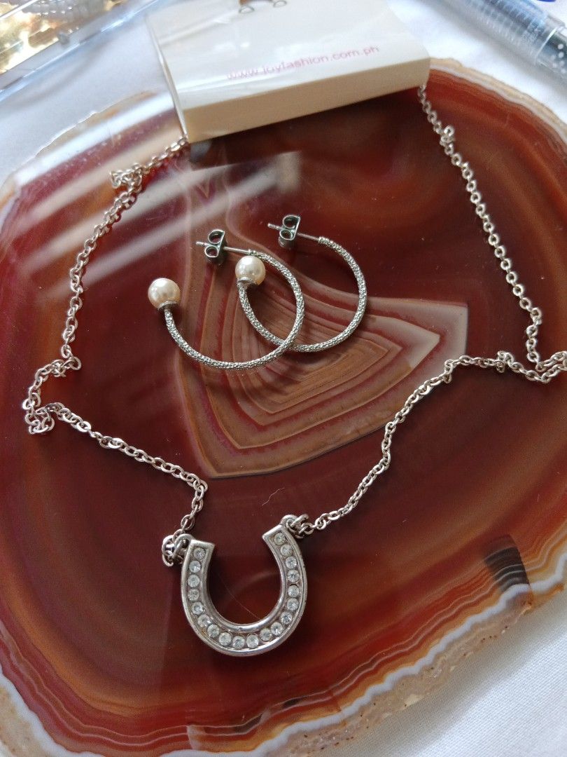 Set # 9 ( 299 only ) Fashion Accessories (Category: Necklaces) located in Manila. Submitted by harperoo (Listing ID 1377062675, Image 1). Description: * Set of Fashion Accessories for 299 only! -Necklace with horseshoe pendant , Round earrings with pearl * AS IS * Buyer pays the shipping fee. * Accept Bank transfer, Gcash payment. * JNT / LBC Courier * Grab / Lalamove delivery * Buy 2 sets or more ( FREE SHIPPING).
