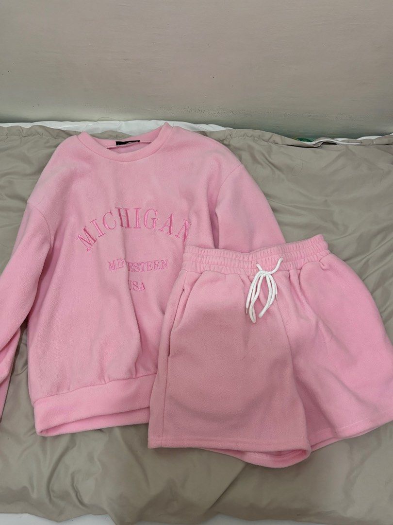 shein pink coordinates (Category: Sets or Coordinates) located in Quezon City. Submitted by blueeeming (Listing ID 1377079438, Image 1). Description: .