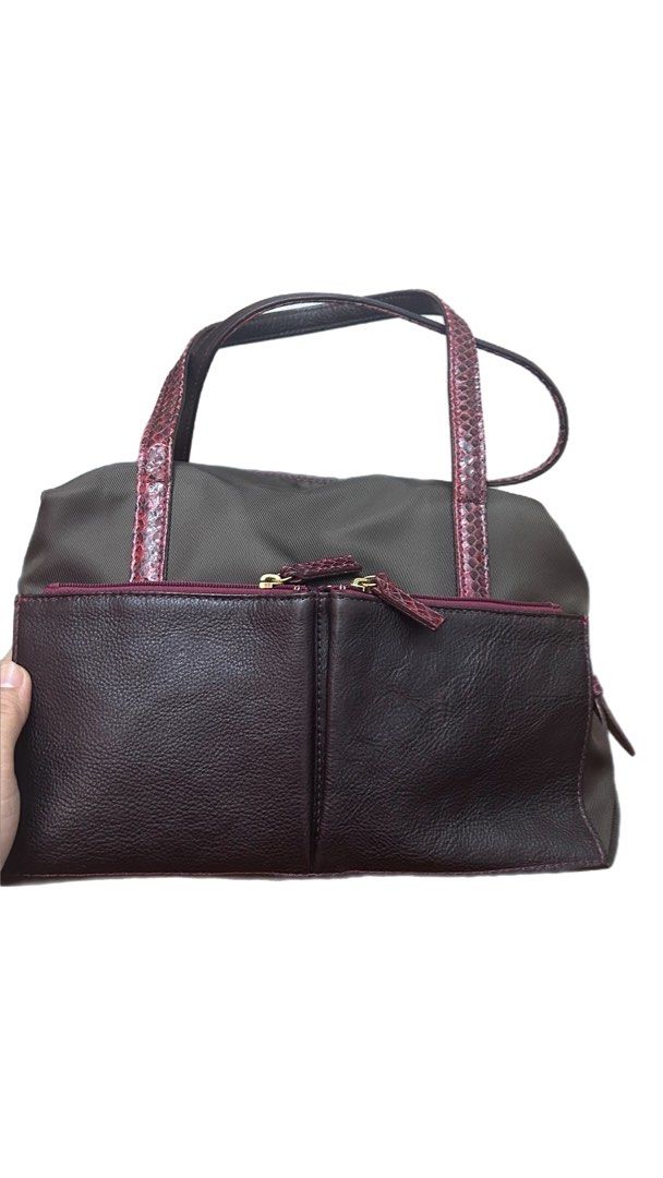 Snake skin and nylon shoulder doctors bag (Category: Shoulder Bags) located in Tuguegarao City. Submitted by rox_onlineshop (Listing ID 1377018411, Image 2). Description: Snake skin and nylon shoulder bag With leather pocket.