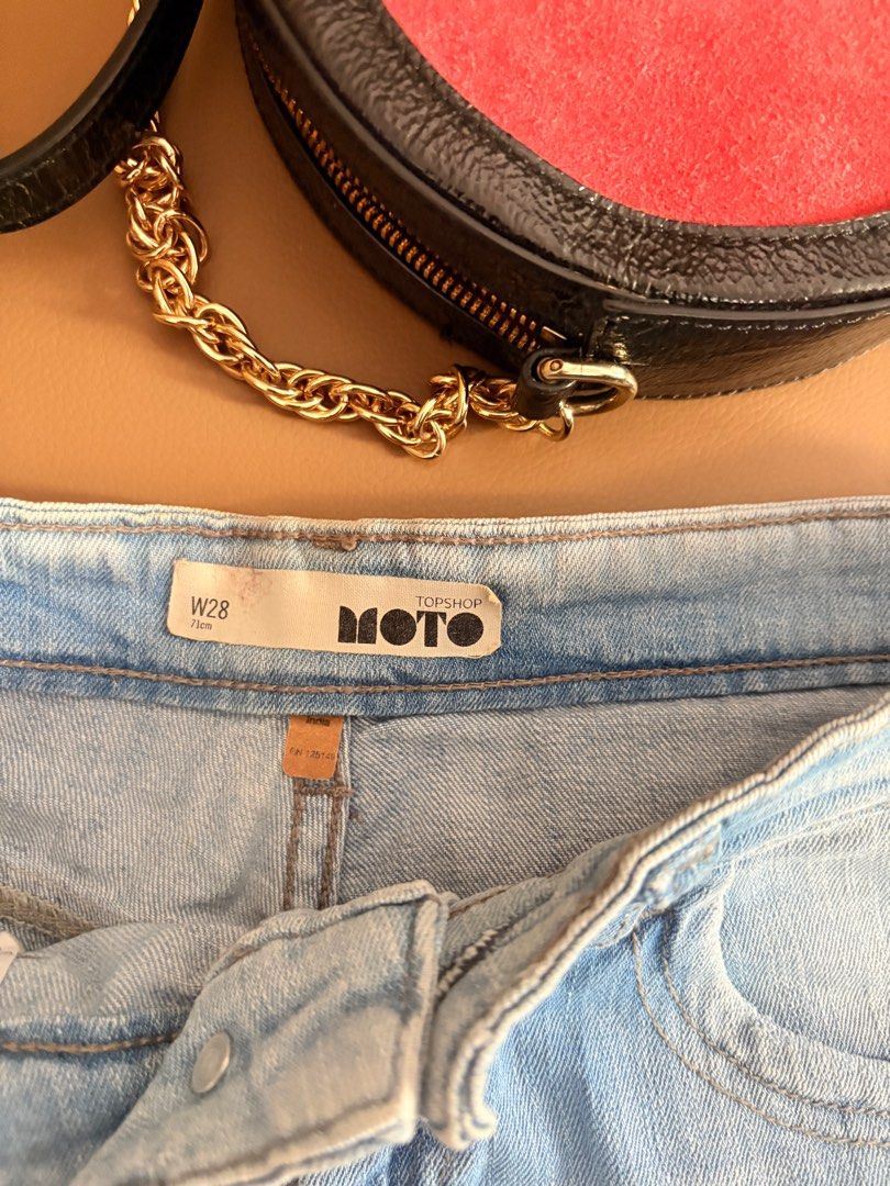 TOPSHOP/TOPMAN S E X Y SHORTS SIZE28 (Category: Shorts) located in Davao. Submitted by flamingopark (Listing ID 1377086743, Image 2). Description: Bought this in TOPSHOP Singapore. NOT UKAY. NO ISSUE. Size 28. RFS: DECLUTTERING SEASON😘.