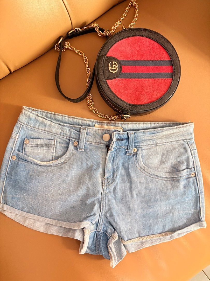 TOPSHOP/TOPMAN S E X Y SHORTS SIZE28 (Category: Shorts) located in Davao. Submitted by flamingopark (Listing ID 1377086743, Image 1). Description: Bought this in TOPSHOP Singapore. NOT UKAY. NO ISSUE. Size 28. RFS: DECLUTTERING SEASON😘.