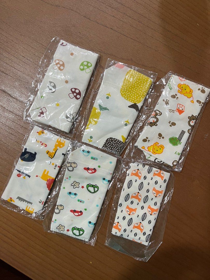 Triangular bibs (Category: Babies & Kids Fashion) located in Singapore. Submitted by leeamelia (Listing ID 1377020418, Image 1). Description: Take all for $2 Brand new triangle bibs. Very soft and good material. Gifted but baby don’t need it as i already have plenty.
