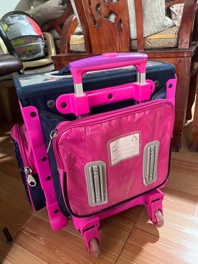 Trolley Bag (Category: Backpacks) located in Candon. Submitted by dhinlei07 (Listing ID 1377061357, Image 3). Description: Like new tumangkad na anak ko, hindi na daw siya bata gusto nia n bagpack….