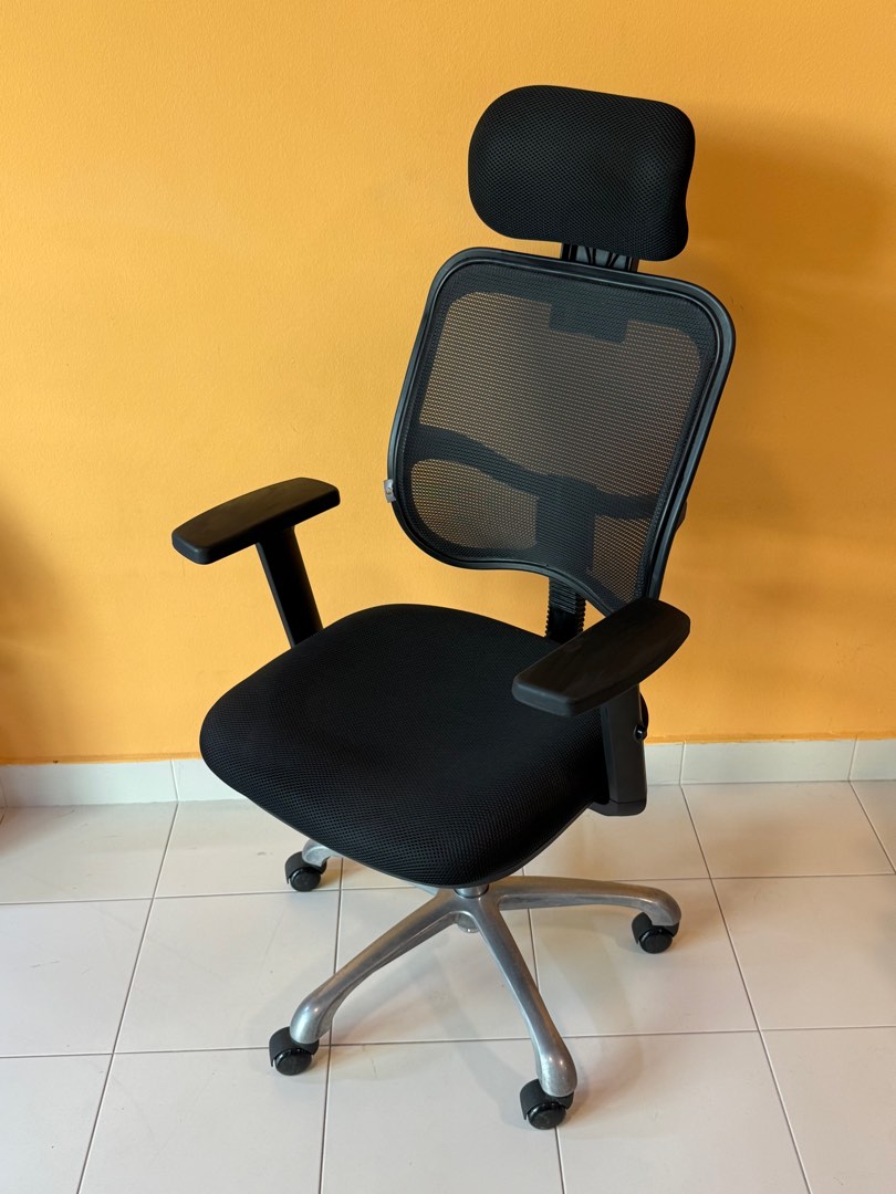 UMD Mesh Ergonomic Office Chair, Furniture & Home Living, Furniture ...