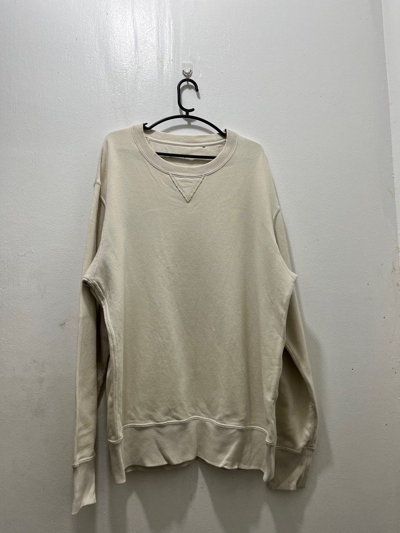 UNIQLO Sweater (Category: Coats, Jackets and Outerwear) located in San Carlos. Submitted by claaark (Listing ID 1377038718, Image 2). Description: Condition: 8/10 Color rate: 9/10 Dimensions: L29 W21 Size on tag: Large rfs: decluttering Location: Pureza Sampaloc Manila mop: Banktransfer/ Cash via Meetup/ Lalamove/ JnT price is negotiable for multiple orders!.