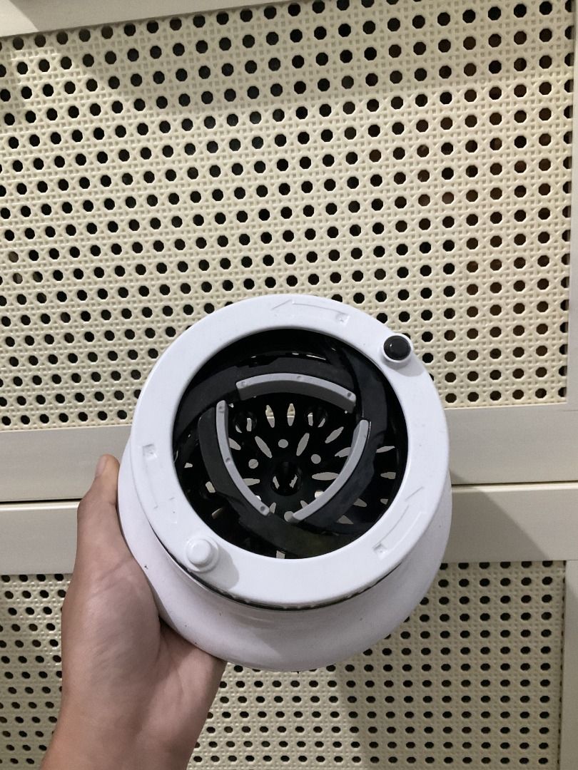 Universal Hair Diffuser (Category: Hair) located in Caloocan City. Submitted by riadecluttering (Listing ID 1377091186, Image 3). Description: Universal hair diffuser for sale! just snap to your existing blower and dry your curls to perfection :).