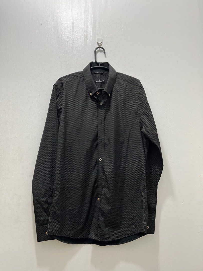 WALLSTREET Longsleeves (Category: Formal Shirts) located in San Carlos. Submitted by claaark (Listing ID 1377039485, Image 2). Description: Condition: 10/10 Color rate: 10/10 Dimensions: L25 W19 Size on tag: Small Used once for pictorial rfs: decluttering Location: Pureza Sampaloc Manila mop: Banktransfer/ Cash via Meetup/ Lalamove/ JnT price is negotiable for multiple orders!.
