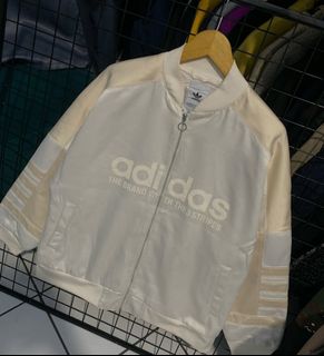 (Kategori: ) berada di . Dikirim oleh Thriftsecond.kens (ID iklan 1377039722, Gambar 1). Deskripsi: .
