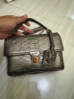 (Kategori: ) berada di . Dikirim oleh reinscollections (ID iklan 1377035792, Gambar 1). Deskripsi: .