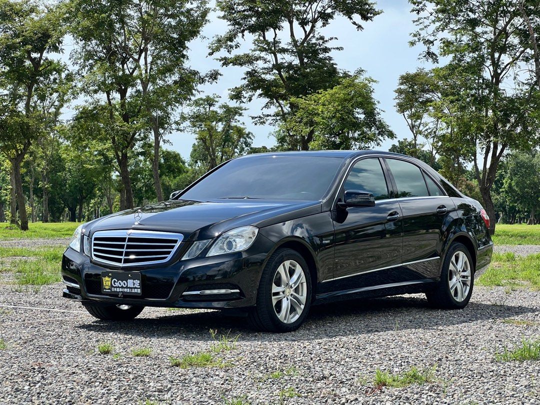 由 yf_car150 (刊登 ID 1377228849，圖片 1) 提交，位於 高雄市 (Kaohsiung) 的 2012 Benz W212 E200 一手美車 (類別：汽車出售)，說明：老董精美座駕入庫🚗一手總代理車庫車‼️ 同年份稀有車況&里程數🔥 『2012 Benz W212 E200 Sedan』 僅安全行駛8萬公里‼️全車原版件💯定期保養 本車配備✅ ◾️雙前座電動記憶座椅 ◾️電動天窗 ◾️恆溫空調 ◾️定速巡航 ◾️自動大燈 ◾️藍芽音訊 ◾️後座出風口 ◾️方向盤快控 —————————————————— Line：zxc3395 ☎️：0908079210 賞車地址🚘 高雄市仁武區水管路三段150號。