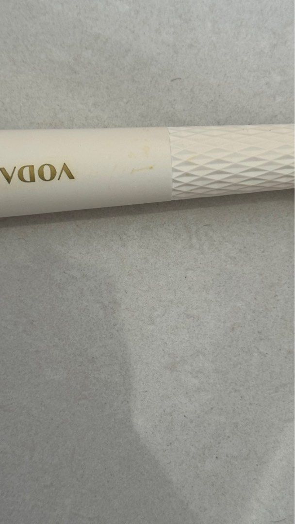 由 juuuuuue4 (刊登 ID 1377279878，圖片 3) 提交，位於 桃園市 (Taoyuan) 的 韓國購入🇰🇷｜華麗髮根梳 豐盈蓬松梳子 蓬松發根 家用便攜 持久定型 高顱頂 捲髮棒 (類別：美髮清潔與護理)，說明：只使用過幾次 購入價：350$。