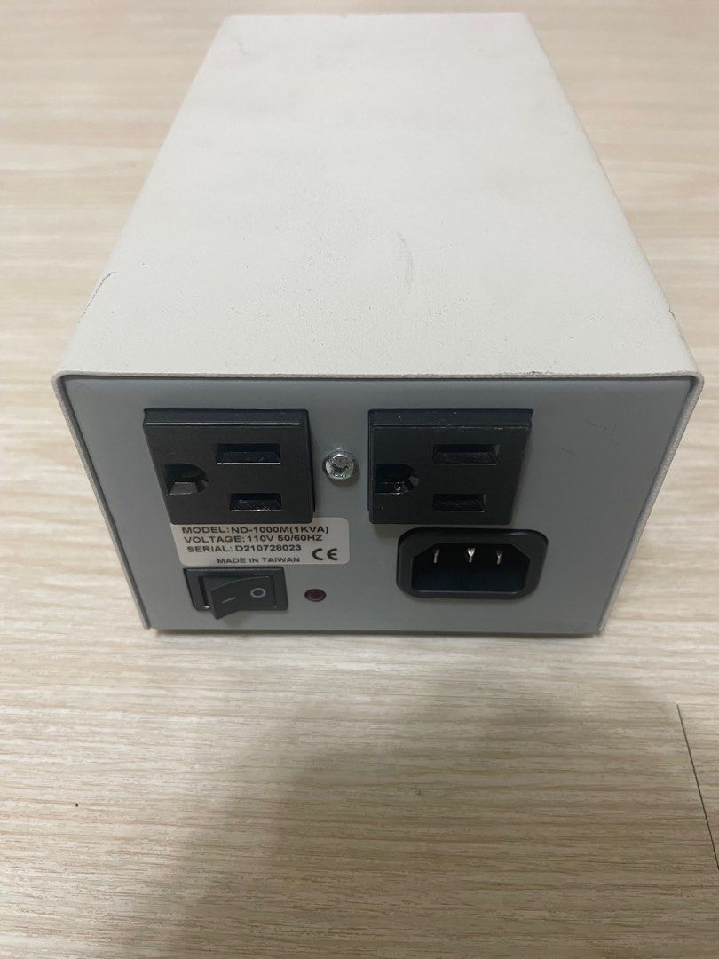 由 gotop530 (刊登 ID 1377335914，圖片 2) 提交，位於 台南市 (Tainan) 的 單相AC 110V 1KVA 交流穩壓器 (類別：其他電腦及電子周邊產品)，說明：二手品 功能正常 保一個月 。