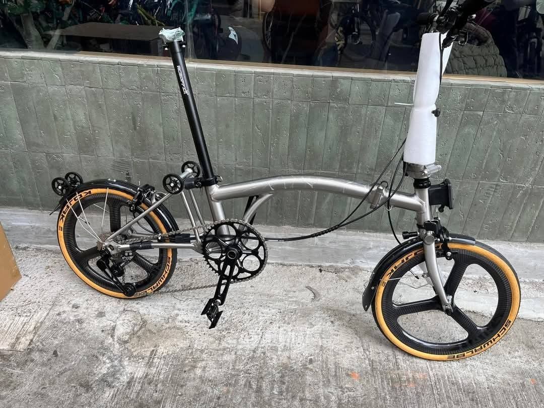 Aceoffix c5 （分類：單車）位於 Hong Kong。 由 zealhawk_05dde4 提交（商品編號 1377212607，圖片 1）。簡介： Aceoffix c5 Carbon 輪咀 ＃大圍添好運單車 地址大圍積福街68 購買需知 可到本店 安裝調教 本店購買單車 均有車架保養 永久免費打氣及調變速服務 可免費送貨 須先付款 視乎地區 另有租單車服務🎈 8大地點交車. ⭐️大圍⭐️大埔⭐️大尾督⭐️⭐️上水⭐️屯門⭐️元朗 接受消費卷及以下：Cash,EPS,Visa,Master,AE,Payme,FPS,Wechat Pay,Alipay,八達通，Tap & Go。