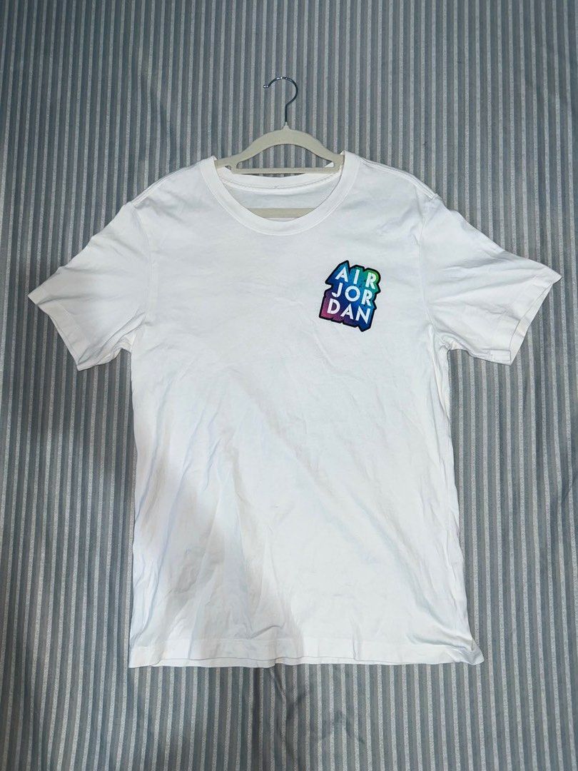 AIR JORDAN (Category: Tshirts & Polo Shirts ) located in Daraga. Submitted by sudeee (Listing ID 1377244198, Image 1). Description: AIR JORDAN Dimes: 19 x 27 Issue: Faded necktag, Need wash Color Rate: 9.3/10.