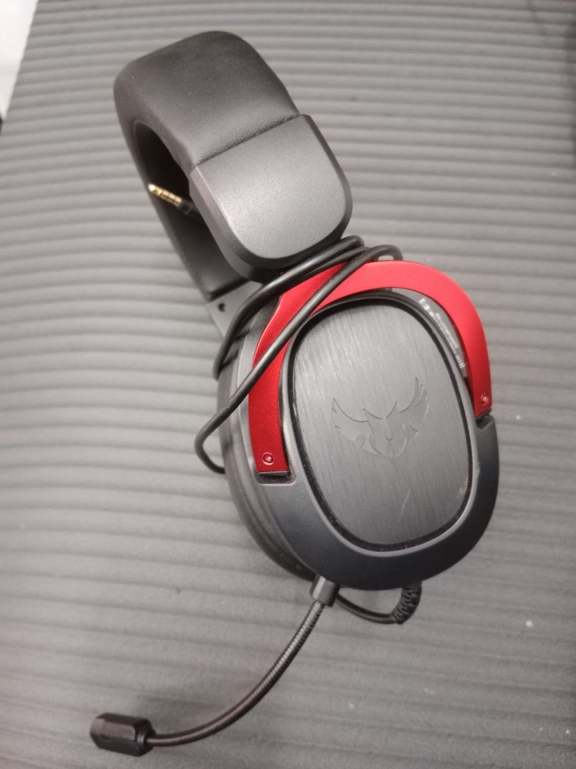 Asus H3 gaming headset. (Category: Headphones & Headsets) located in Singapore. Submitted by calamityx7942 (Listing ID 1377305397, Image 1). Description: .