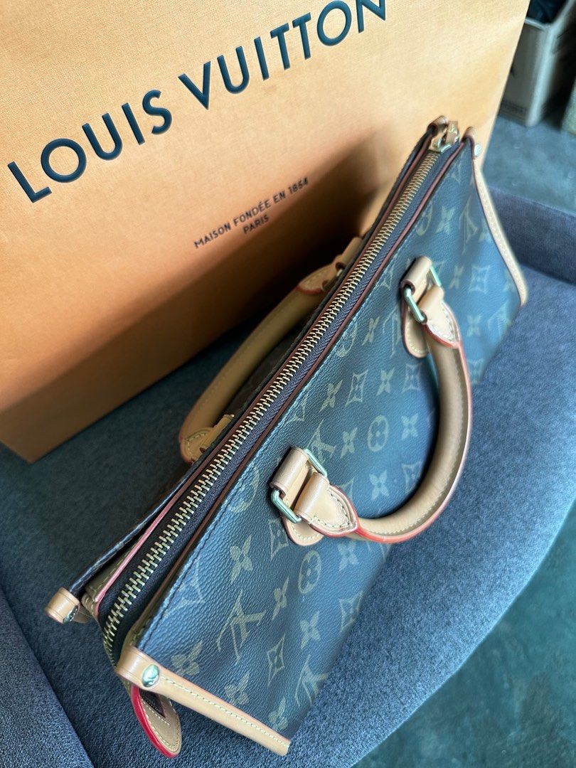 Authentic Louis Vuitton Popincourt handbag (Category: Luxury Bags & Wallets) located in Quezon City. Submitted by luxpro.mnl (Listing ID 1377200425, Image 2). Description: Authentic moneyback guarantee Comes with dustbag and paperbag.
