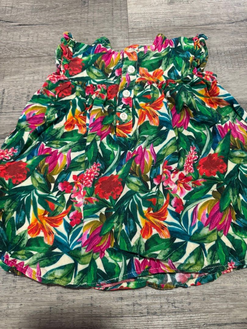 Baby Girl Dress (Category: Babies & Kids Fashion) located in Singapore. Submitted by shawtyessence (Listing ID 1377307158, Image 3). Description: -Selling my girl’s pre used clothing items which are lightly used (she had too many clothes to wear all of them when she was a younger infant-now she is already over a year old🥹) - Really cute dress pieces for babies to wear. Can be worn both casually or for parties. - Brands include Primark and Du Par