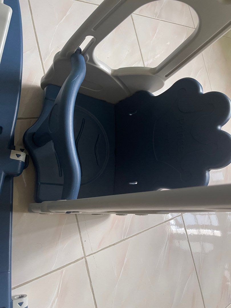 Baby swing (Category: Other Kids Furniture) located in Singapore. Submitted by satish1161 (Listing ID 1377203353, Image 3). Description: Working condition is good except cracks at holder. Please check all images..