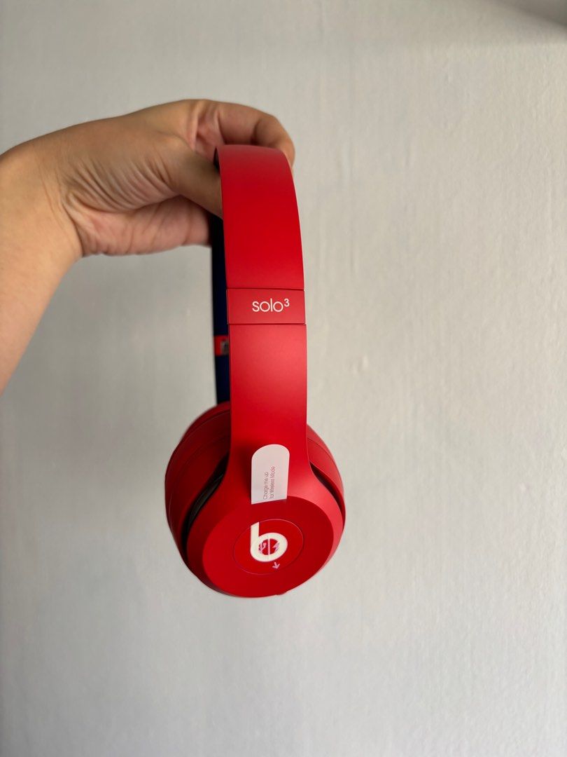 Beats Solo3 Wireless Headphones - Red