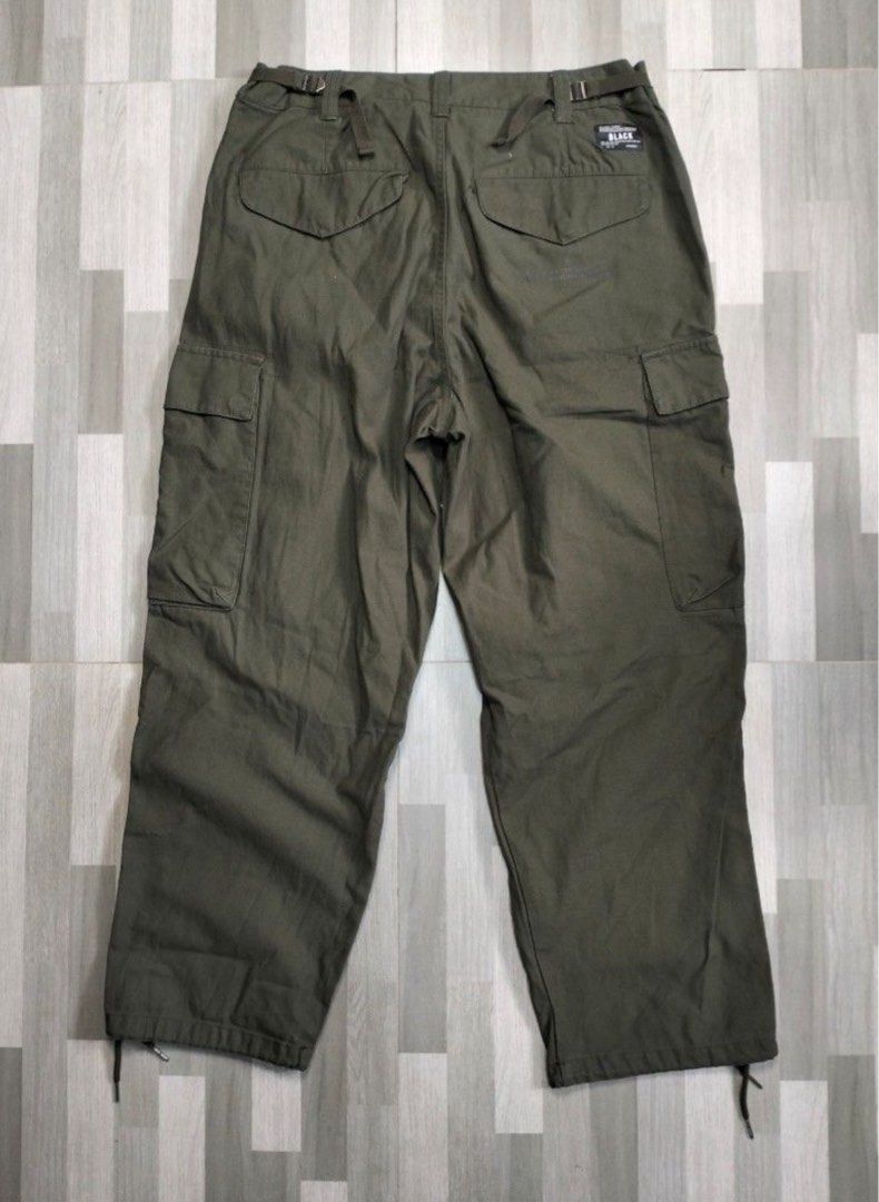 Black Department Chocoolate Cargo Army Green (Category: Trousers) located in Baguio. Submitted by nelds28 (Listing ID 1377266079, Image 2). Description: size tag Medium waistline: 30-34 adjustable length: 39” adjustable leg opening in great condition no issue no flaws.