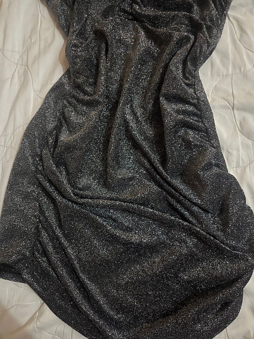 Black Glittery Dress (Category: Dresses) located in Santa Rosa. Submitted by mo0chimi (Listing ID 1377273920, Image 2). Description: Never been used Size M-Semi Large.
