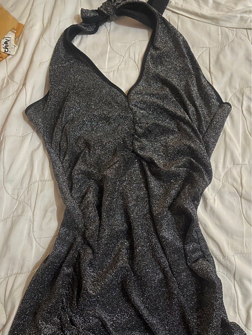 Black Glittery Dress (Category: Dresses) located in Santa Rosa. Submitted by mo0chimi (Listing ID 1377273920, Image 1). Description: Never been used Size M-Semi Large.