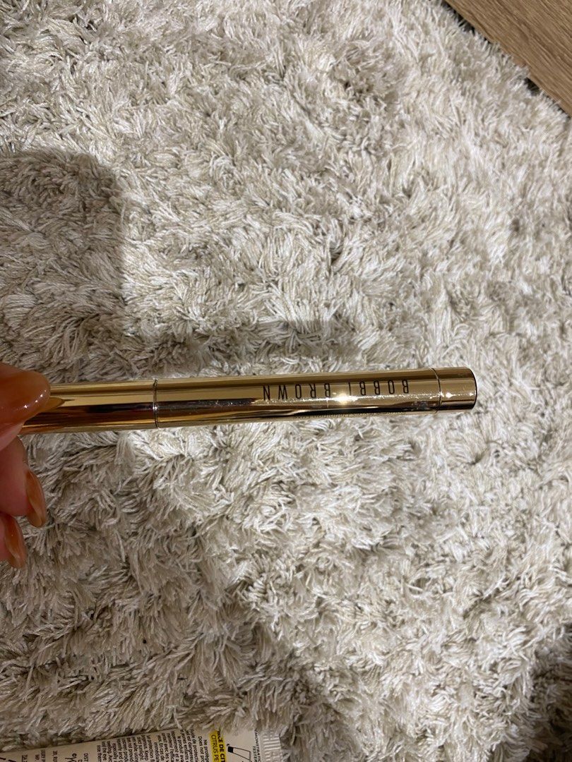 由 hoo_zzz (刊登 ID 1377291705，圖片 1) 提交，位於 台北市 (Taipei) 的 BOBBI BROWN唇筆 (類別：唇部彩妝、保養)，說明：乾燥玫瑰色 可議價。