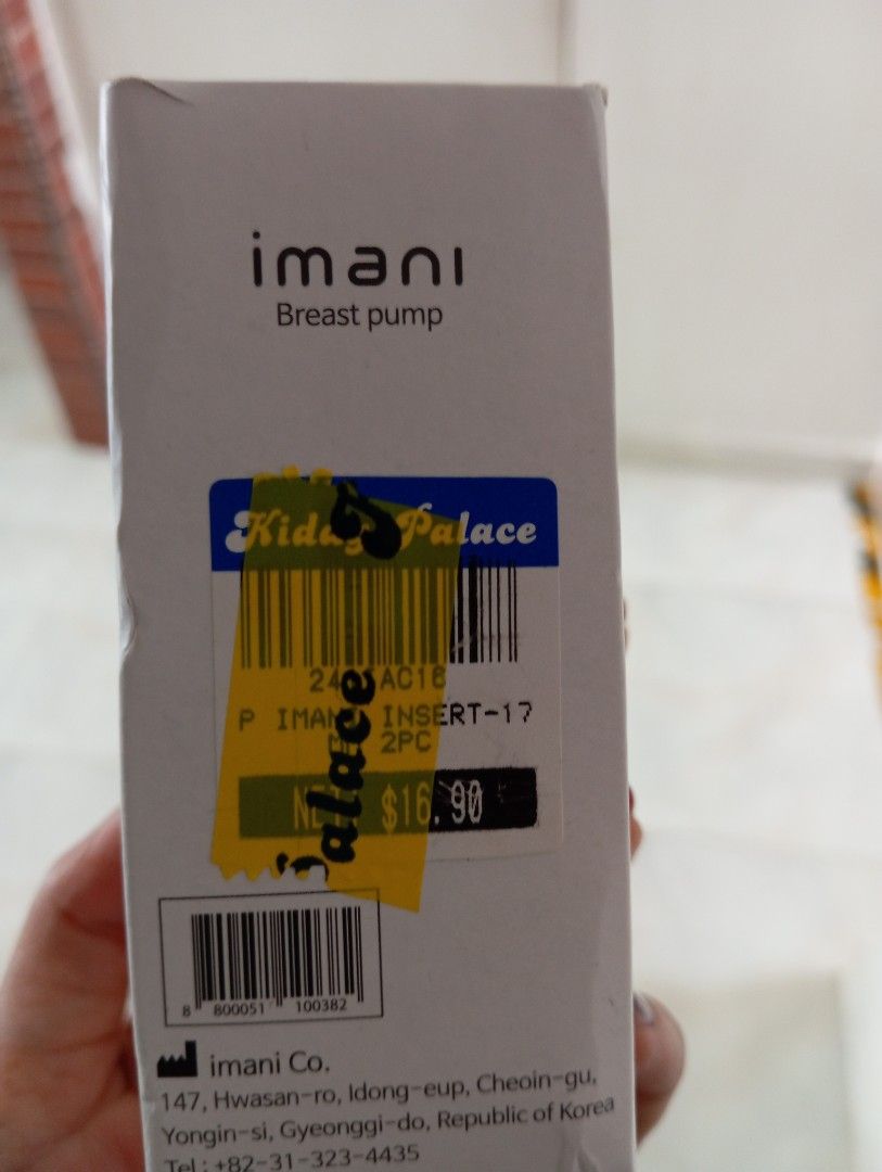 Breast pump insert (Category: Breastfeeding & Bottle Feeding) located in Singapore. Submitted by prakton (Listing ID 1377242228, Image 2). Description: only one breast pump insert is available. never used. Brought from kiddy palace. size 17 mm.