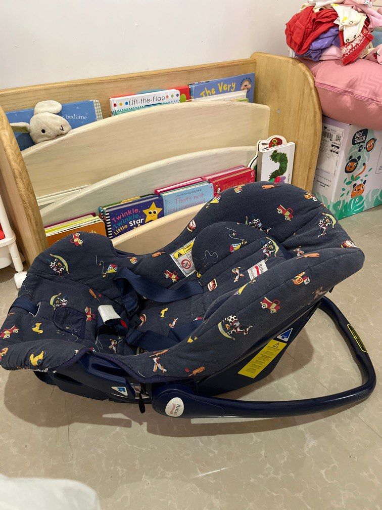 Britax infant car seat (Category: Car Seats) located in Batangas. Submitted by lovedbybien (Listing ID 1377219763, Image 1). Description: manipis na foam .