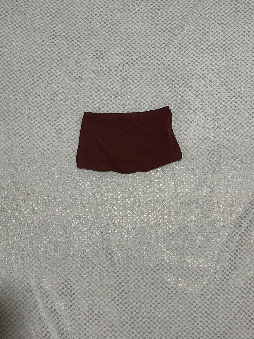Brown Tube Top with Mesh Sleeves (Category: Others Tops) located in Manila. Submitted by mawiya.v (Listing ID 1377282352, Image 3). Description: ✨ Preloved but in excellent condition! 📌 Details: ▫️ Size: XS to Small (stretchable) ▫️ Color: Brown ▫️ Sexy and classy look – bagay sa night out or special events ▫️ Super nice ang fit, very flattering sa katawan (check last pic para makita yung fit) ▫️ Worn once, no damage 📦 Reason for Selling: Nagde