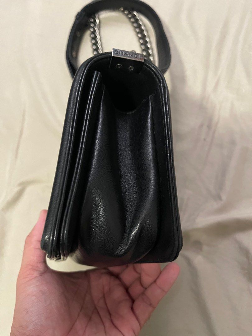 Chanel (Category: Luxury Bags & Wallets) located in Manila. Submitted by baggaboi (Listing ID 1377249081, Image 3). Description: Chanel bag Sting Ray Price nego.