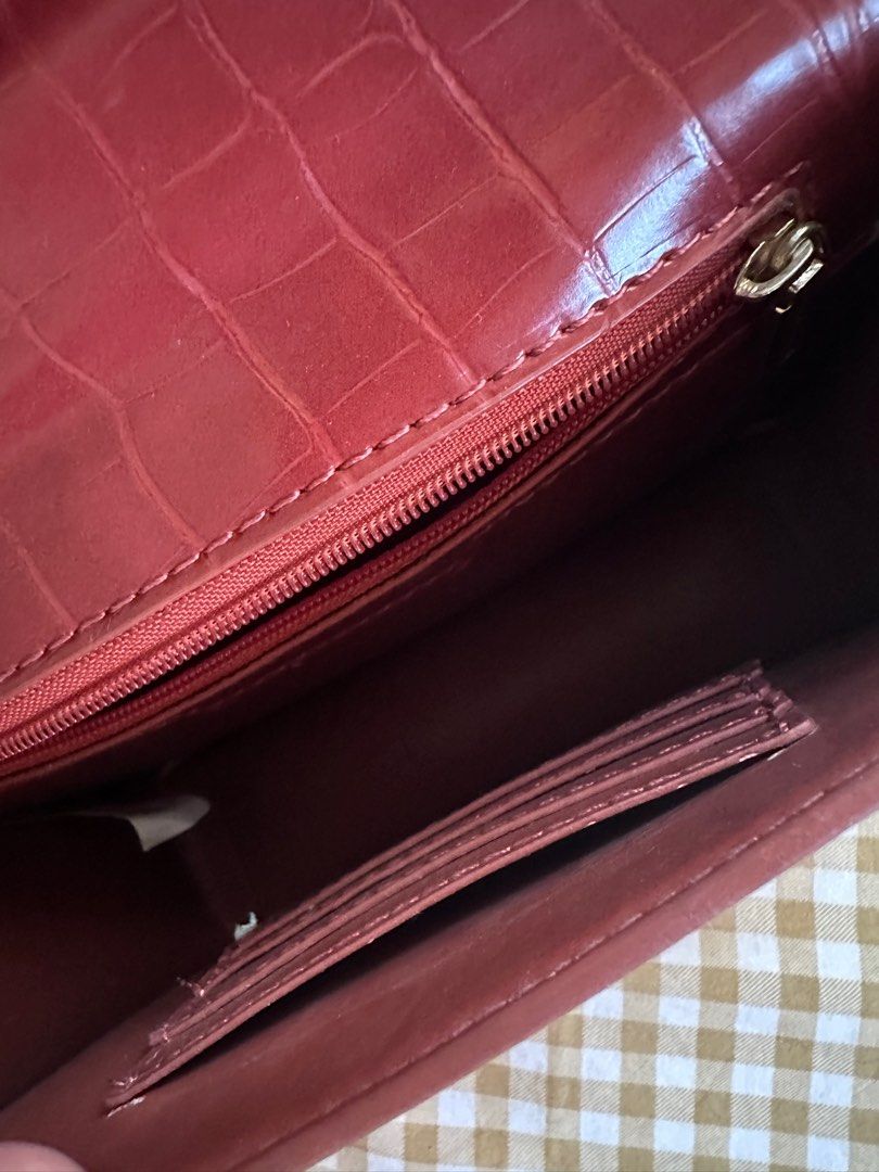 Charles and Keith (Category: Cross-body Bags) located in Cagayan de Oro. Submitted by chicreboot (Listing ID 1377279357, Image 3). Description: .