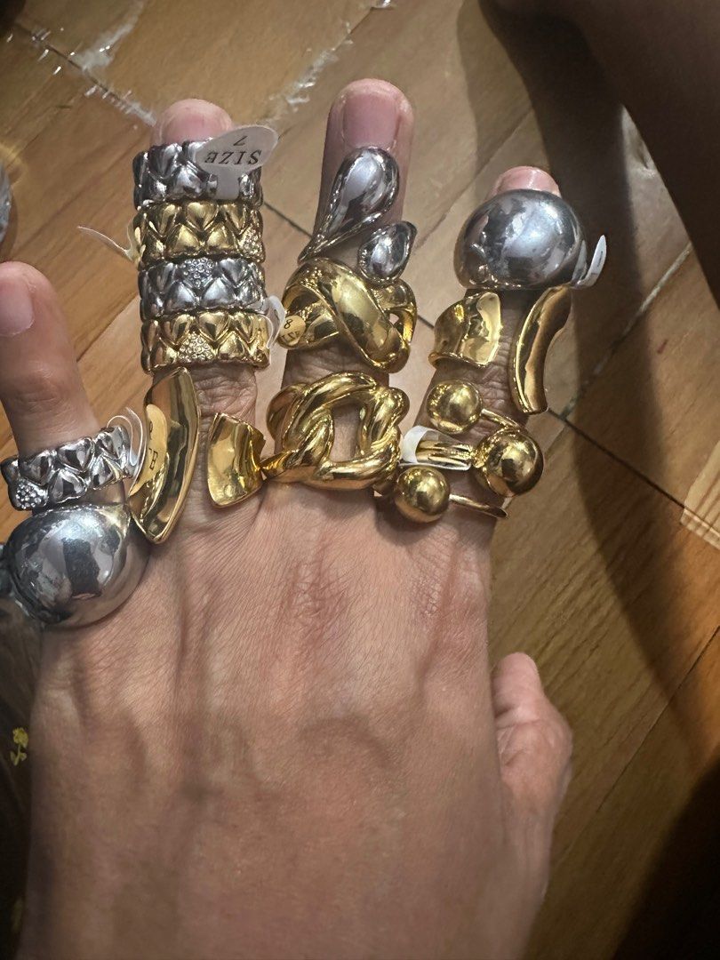Chunky ring (Category: Rings) located in Makati City. Submitted by Musthevs (Listing ID 1377321694, Image 1). Description: Stainless.