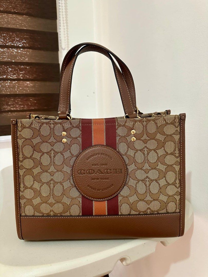 Coach Tote Bag (Category: Tote Bags) located in Lipa City. Submitted by bituinpreloved (Listing ID 1377319337, Image 1). Description: unboxed only, bought from coach store singapore.