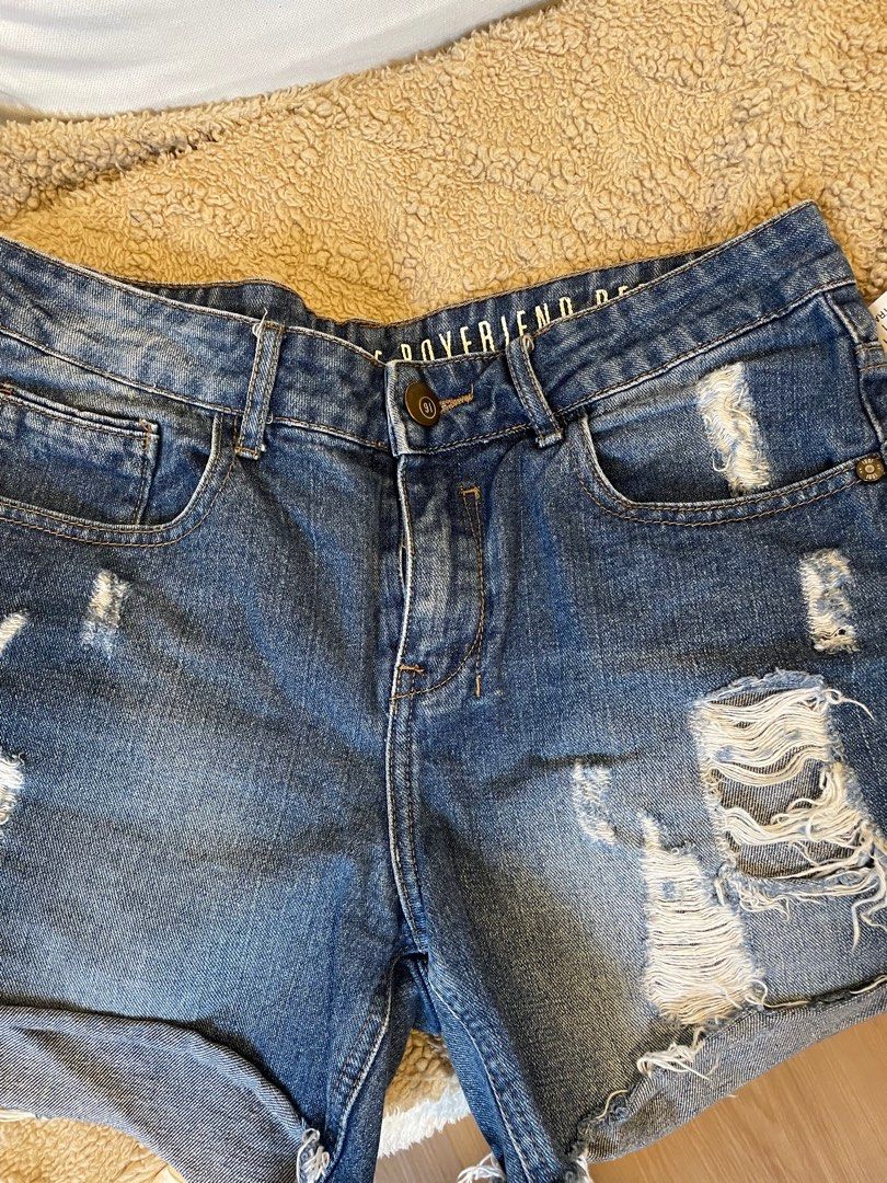Cotton on boyfriend shorts (Category: Shorts) located in Antipolo. Submitted by dggbee (Listing ID 1377228375, Image 2). Description: Size 32 Cotton on denim shorts.