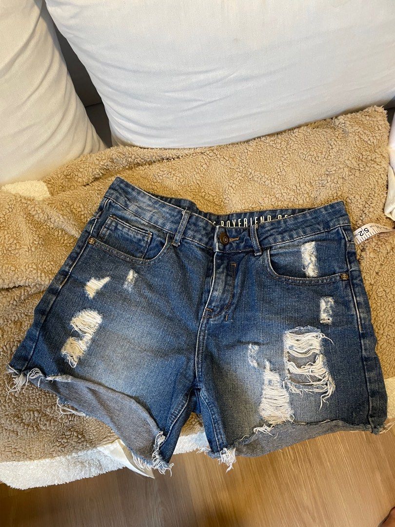 Cotton on boyfriend shorts (Category: Shorts) located in Antipolo. Submitted by dggbee (Listing ID 1377228375, Image 3). Description: Size 32 Cotton on denim shorts.