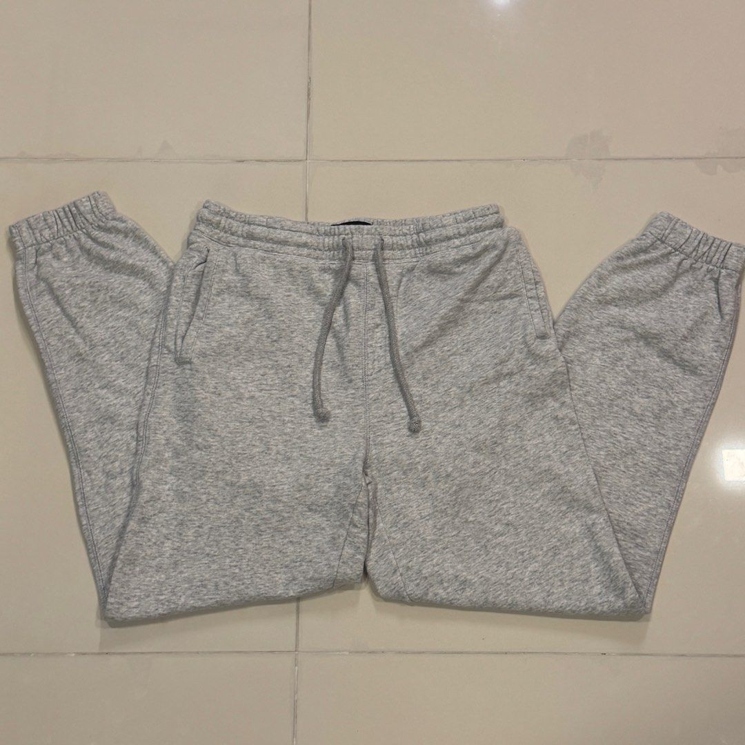 Baggy Grey Sweatpants (Category: Other Bottoms) located in Singapore. Submitted by kyhkyhkyh (Listing ID 1377288140, Image 2). Description: Pockets on both sides and elastic drawstring waistband. It's mens apparel size S but I can wear it with a loose oversized baggy fit. (Im 168cm). there is piling on it so it has a bit of a scratchy feeling, but the piling isn't visible as seen above. .
