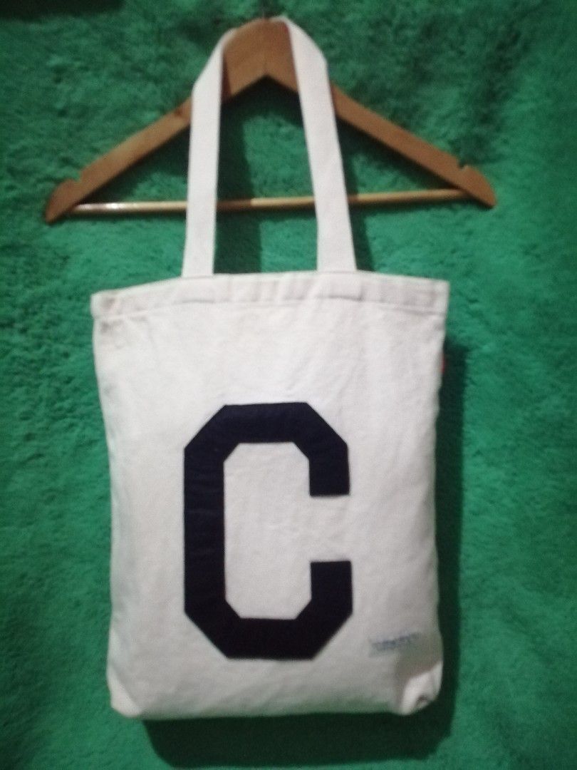 COVERNAT TOTE BAG(PRELOVED) (Category: Tote Bags) located in Iligan City. Submitted by RL_Collections (Listing ID 1377314630, Image 1). Description: *excellent condition *color rate:10/10 *size:pls refer to last 2 pictures *clean & ready to use.