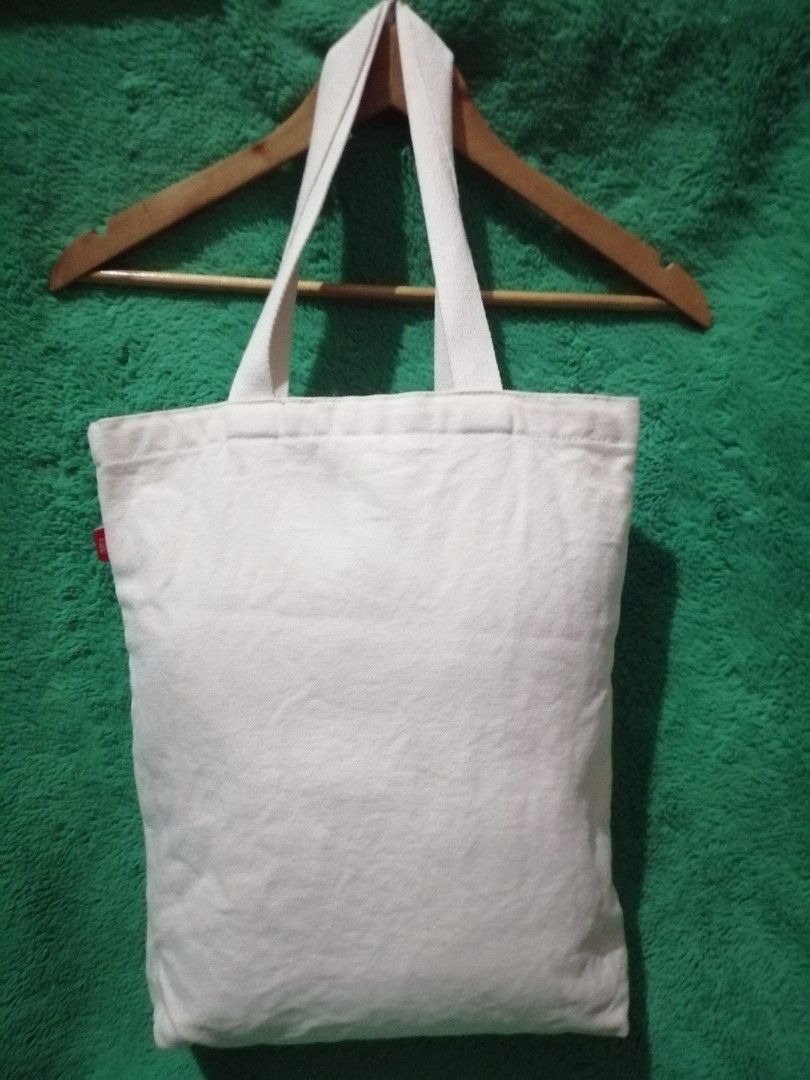 COVERNAT TOTE BAG(PRELOVED) (Category: Tote Bags) located in Iligan City. Submitted by RL_Collections (Listing ID 1377314630, Image 2). Description: *excellent condition *color rate:10/10 *size:pls refer to last 2 pictures *clean & ready to use.